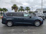 Certified 2023 Chrysler Pacifica Touring-L image 4