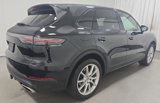 Used 2022 Porsche Cayenne w/ Premium Package image 4