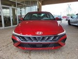 Used 2025 Hyundai Elantra SEL image 2