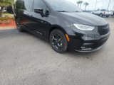 Used 2021 Chrysler Pacifica Touring w/ Uconnect Theater Family Group image 2