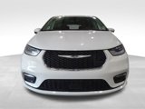 Used 2023 Chrysler Pacifica Touring-L image 2
