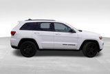 Used 2019 Jeep Grand Cherokee Laredo image 3