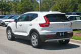Used 2021 Volvo XC40 T5 Momentum image 3