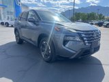 Used 2024 Nissan Rogue SV image 3