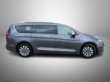 Used 2021 Chrysler Pacifica Limited w/ Uconnect Theater Family Group image 4