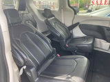 Used 2023 Chrysler Pacifica Touring-L image 4