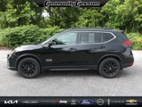 Used 2017 Nissan Rogue SV image 3