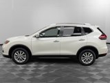 Used 2020 Nissan Rogue SV image 2