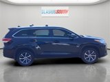 Used 2017 Toyota Highlander XLE image 2