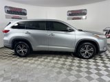 Used 2017 Toyota Highlander LE image 2