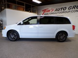 Used 2017 Dodge Grand Caravan SXT image 2