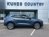 Used 2020 Ford Escape Titanium image 4