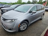 Used 2018 Chrysler Pacifica Touring-L image 2