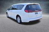 Used 2023 Chrysler Pacifica Touring-L image 3