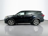 Used 2021 Toyota Highlander XLE image 4