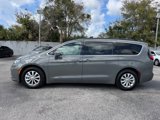 Used 2022 Chrysler Pacifica Touring-L image 5