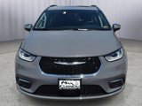 Used 2023 Chrysler Pacifica Limited image 2