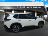 Used 2023 Nissan Rogue SV image 2