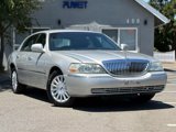 Used 2004 Lincoln Town Car Signature image 3