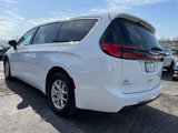 Used 2023 Chrysler Pacifica Touring-L image 5