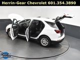 Used 2022 Chevrolet Equinox LT image 2