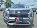Used 2023 Mitsubishi Outlander SE image 2