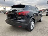 Used 2017 Nissan Rogue Sport SV image 2