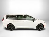 New 2024 Chrysler Pacifica Limited w/ Uconnect Theater Family Group image 3