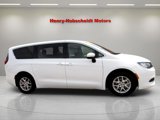 Used 2022 Chrysler Voyager LX image 4