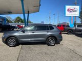 Used 2018 Volkswagen Tiguan SE w/ Panoramic Sunroof Package image 2