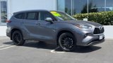 Used 2020 Toyota Highlander XLE image 2