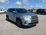 Used 2017 Toyota Highlander LE image 3