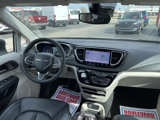Used 2023 Chrysler Pacifica Touring-L image 2