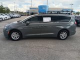Used 2022 Chrysler Pacifica Touring-L image 2