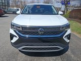 Used 2023 Volkswagen Taos SE w/ Panoramic Sunroof Package image 2