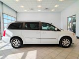 Used 2016 Chrysler Town & Country Touring image 2
