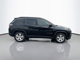 Used 2022 Jeep Compass Latitude image 4
