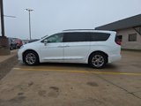 Used 2022 Chrysler Pacifica Limited image 4