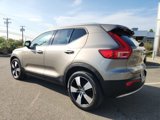 Certified 2022 Volvo XC40 T5 Momentum w/ Premium Package image 2