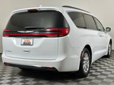 Used 2022 Chrysler Pacifica Touring-L image 4