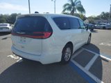 Used 2023 Chrysler Pacifica Touring-L image 4