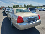 Used 2009 Lincoln Town Car Signature Limited image 4