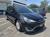 Used 2018 Chrysler Pacifica Touring-L w/ Advanced Safetytec Group image 3