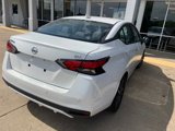 Used 2021 Nissan Versa SV image 3