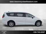Used 2023 Chrysler Pacifica Touring-L image 4