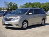 Used 2017 Toyota Sienna XLE image 3