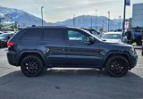 Used 2017 Jeep Grand Cherokee Altitude image 2