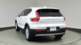 Used 2022 Volvo XC40 T5 Momentum image 5