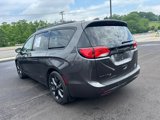 Used 2019 Chrysler Pacifica Touring-L Plus w/ S Appearance Package image 5