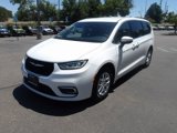 Used 2023 Chrysler Pacifica Touring-L image 4